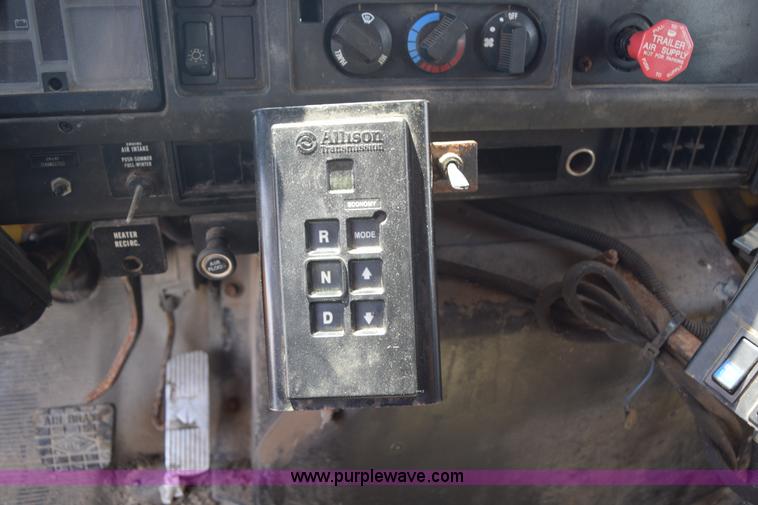 image for item K6212 2000 International 4900 dump truck