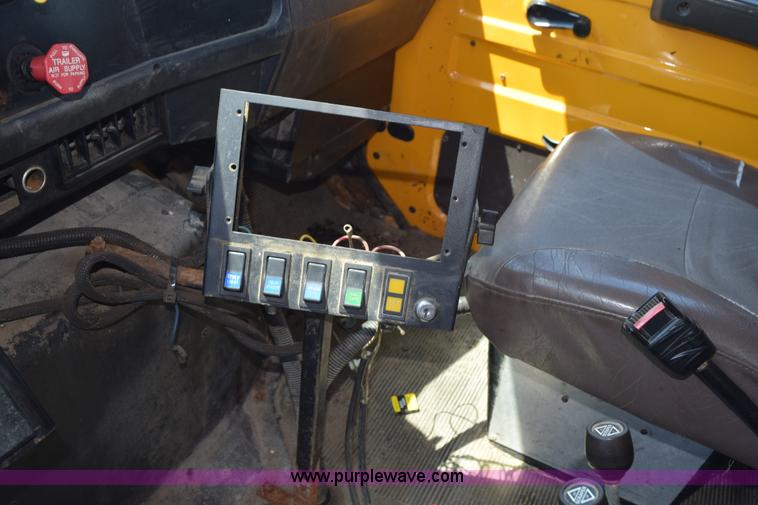 image for item K6212 2000 International 4900 dump truck