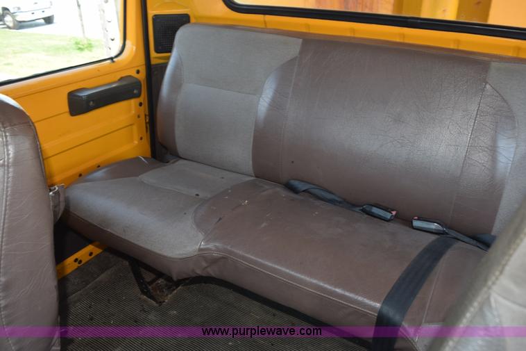 image for item K6212 2000 International 4900 dump truck