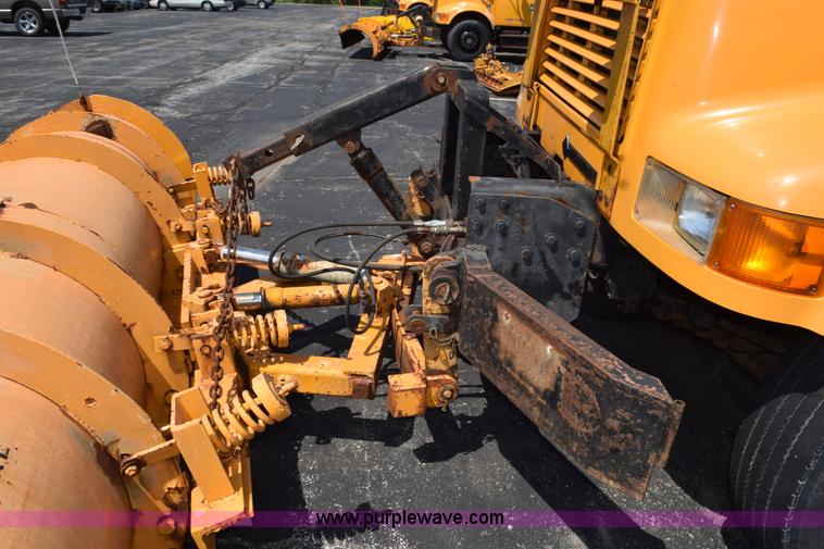 image for item K6212 2000 International 4900 dump truck