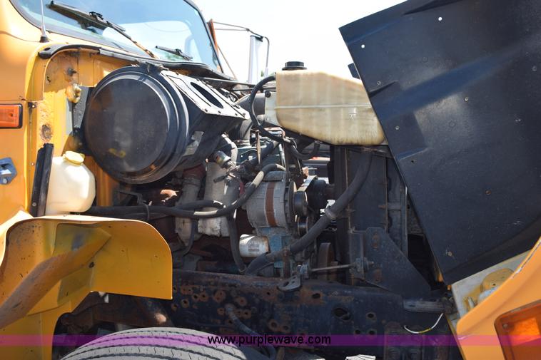 image for item K6212 2000 International 4900 dump truck