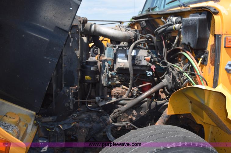 image for item K6212 2000 International 4900 dump truck