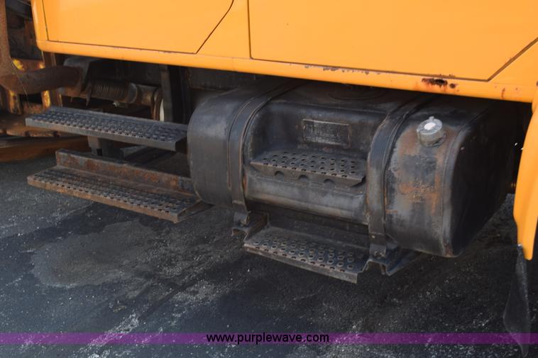 image for item K6212 2000 International 4900 dump truck