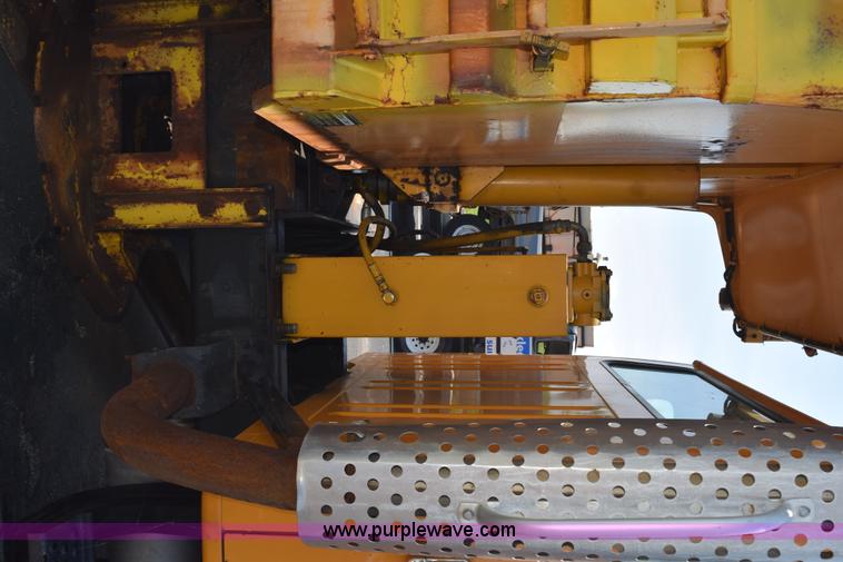 image for item K6212 2000 International 4900 dump truck