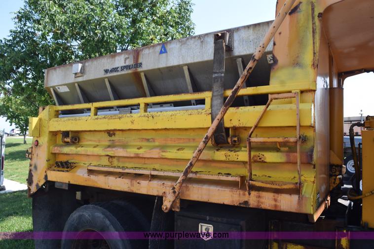 image for item K6212 2000 International 4900 dump truck