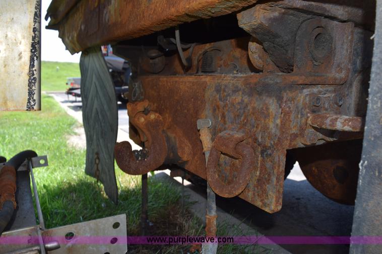 image for item K6212 2000 International 4900 dump truck