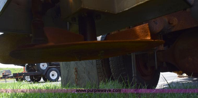 image for item K6212 2000 International 4900 dump truck