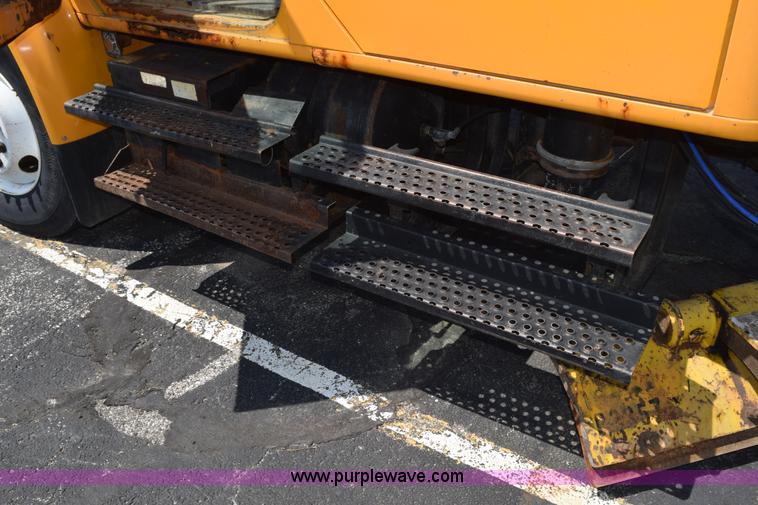 image for item K6212 2000 International 4900 dump truck