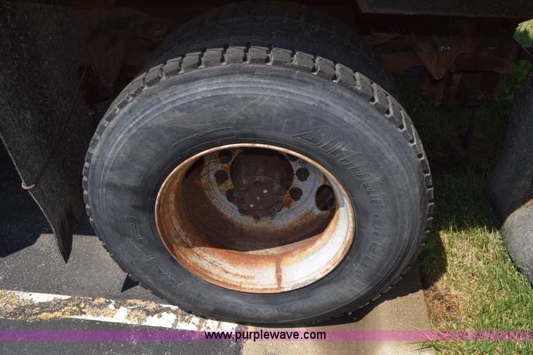 image for item K6212 2000 International 4900 dump truck