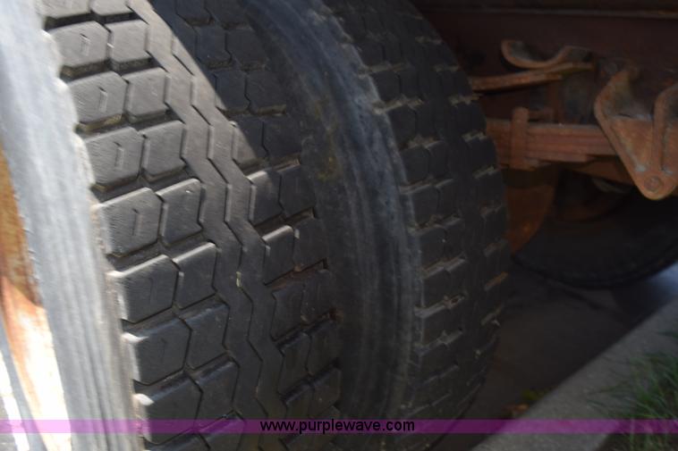 image for item K6212 2000 International 4900 dump truck