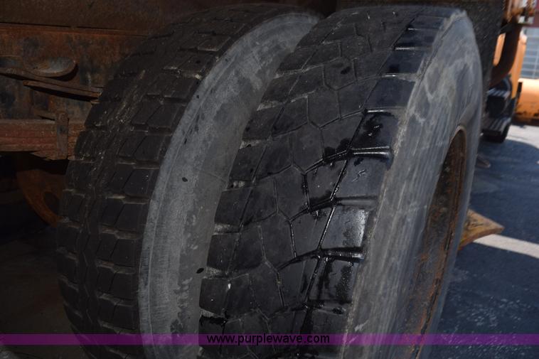 image for item K6212 2000 International 4900 dump truck