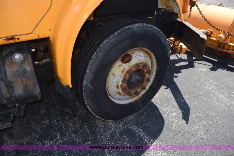 image for item K6212 2000 International 4900 dump truck