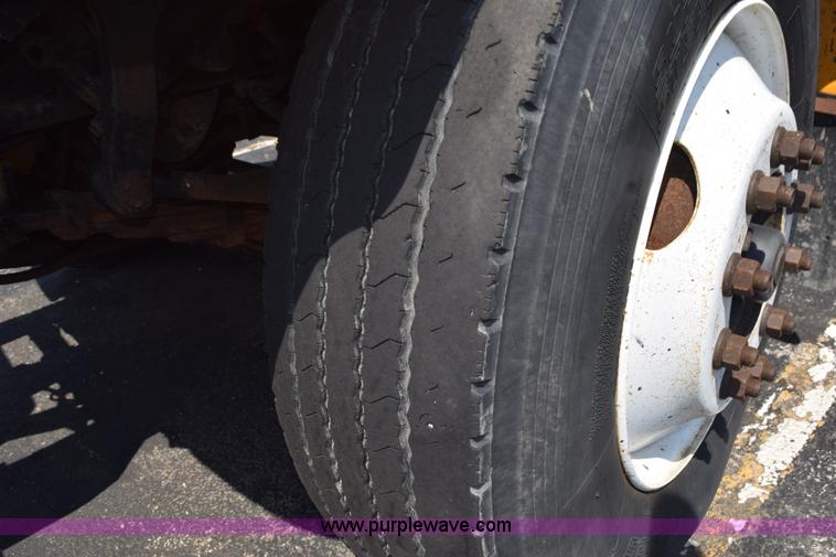 image for item K6212 2000 International 4900 dump truck