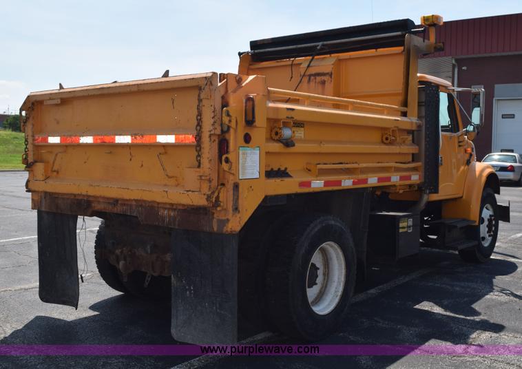 image for item K6213 2002 International 4900 dump truck