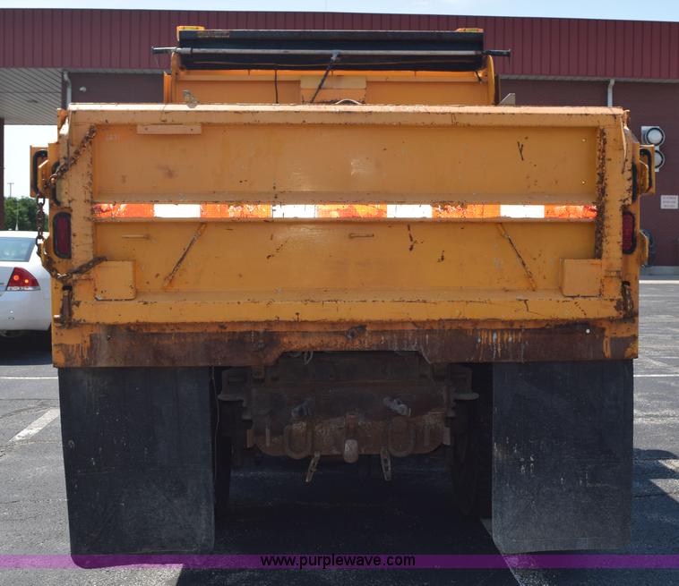 image for item K6213 2002 International 4900 dump truck