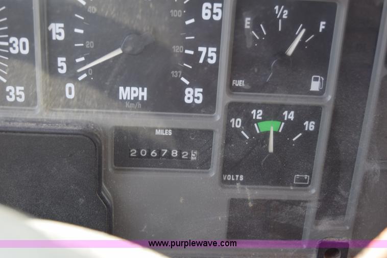 image for item K6213 2002 International 4900 dump truck