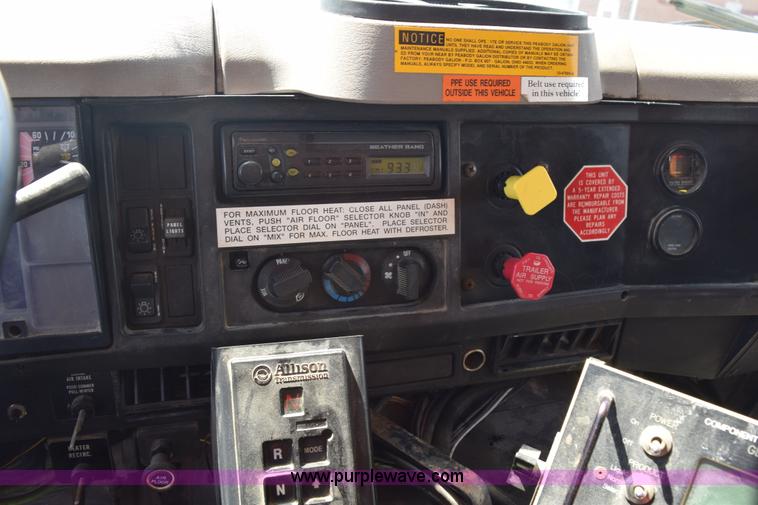 image for item K6213 2002 International 4900 dump truck