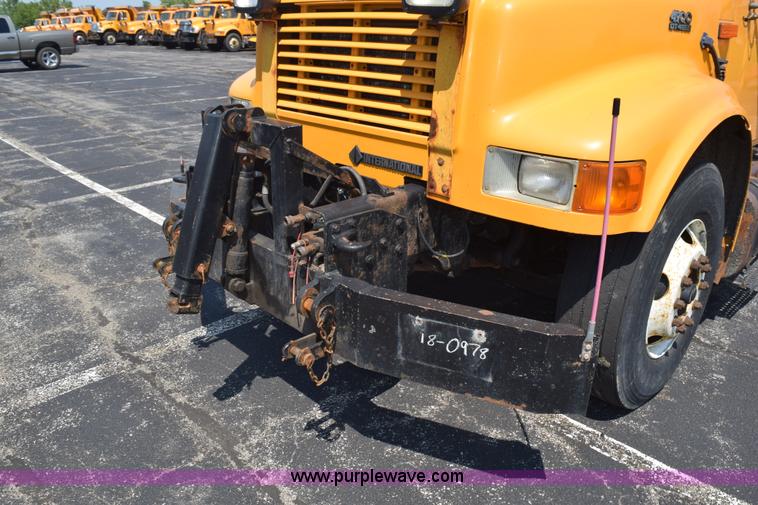 image for item K6213 2002 International 4900 dump truck