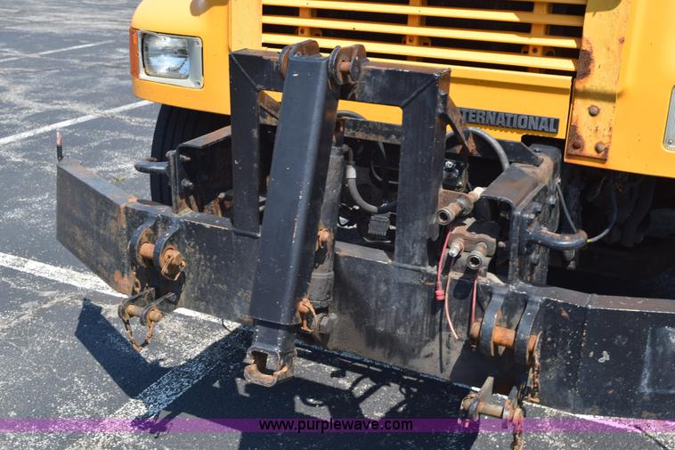 image for item K6213 2002 International 4900 dump truck