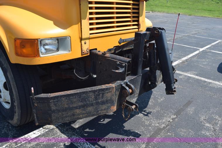image for item K6213 2002 International 4900 dump truck