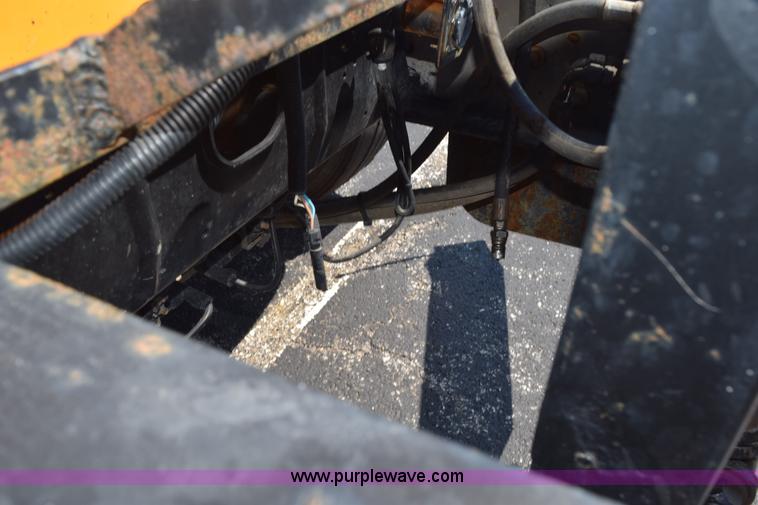 image for item K6213 2002 International 4900 dump truck