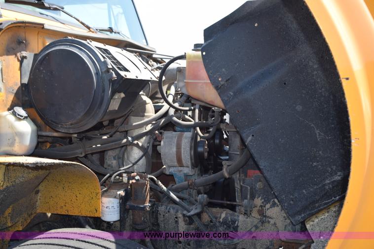 image for item K6213 2002 International 4900 dump truck