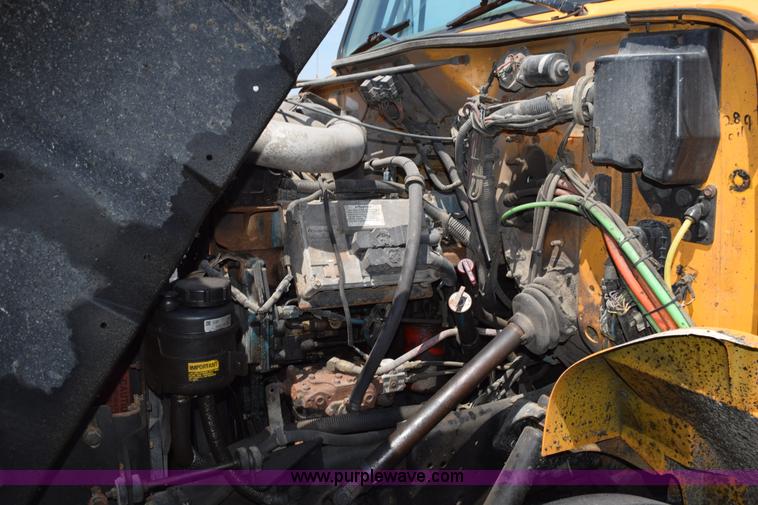 image for item K6213 2002 International 4900 dump truck