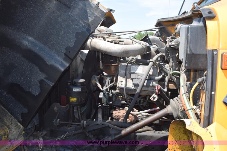 image for item K6213 2002 International 4900 dump truck