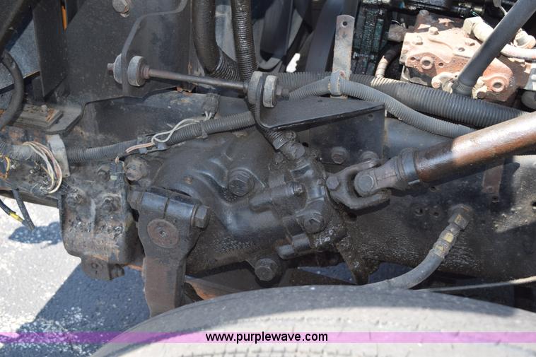 image for item K6213 2002 International 4900 dump truck