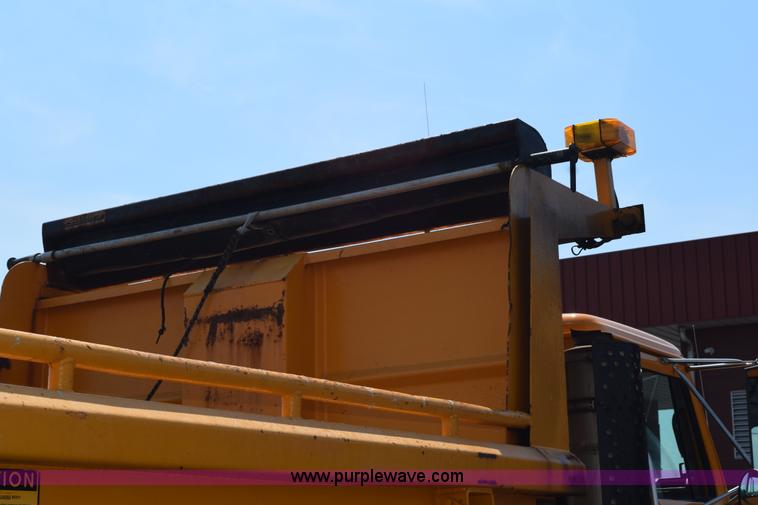 image for item K6213 2002 International 4900 dump truck