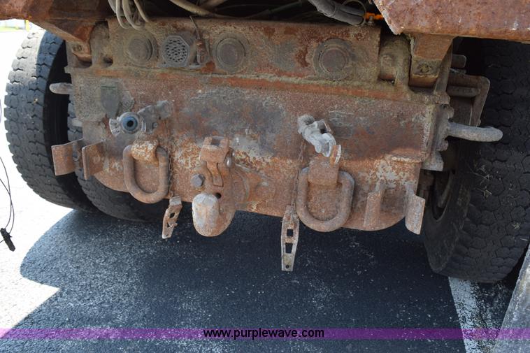 image for item K6213 2002 International 4900 dump truck