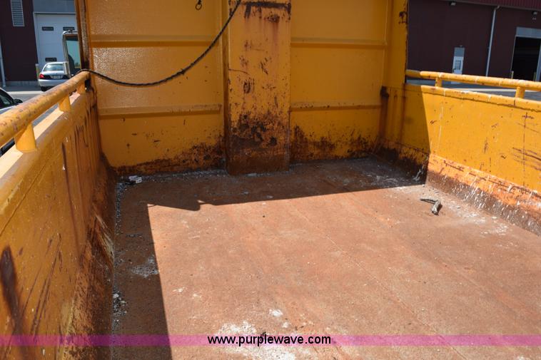 image for item K6213 2002 International 4900 dump truck