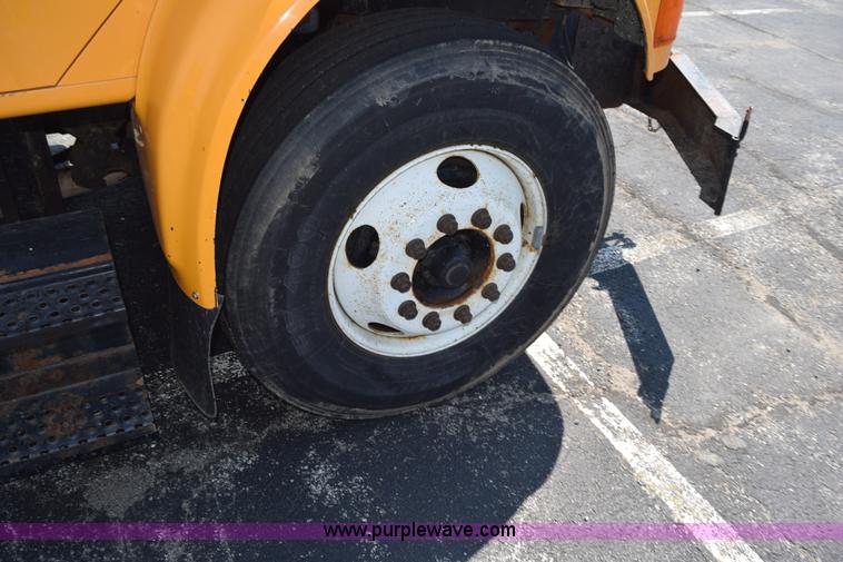 image for item K6213 2002 International 4900 dump truck