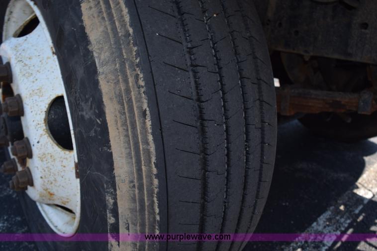 image for item K6213 2002 International 4900 dump truck