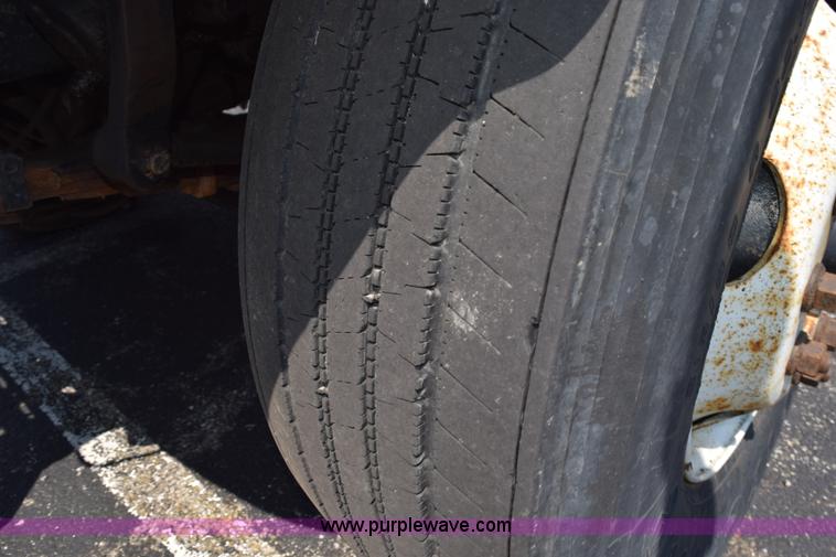 image for item K6213 2002 International 4900 dump truck