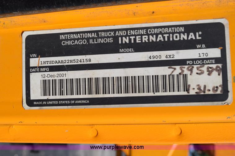 image for item K6213 2002 International 4900 dump truck