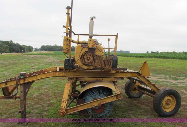 image for item K6500 Henke UB-8 broom