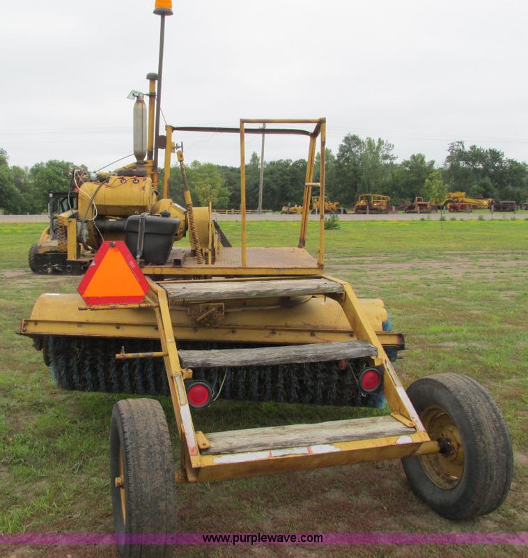 image for item K6500 Henke UB-8 broom