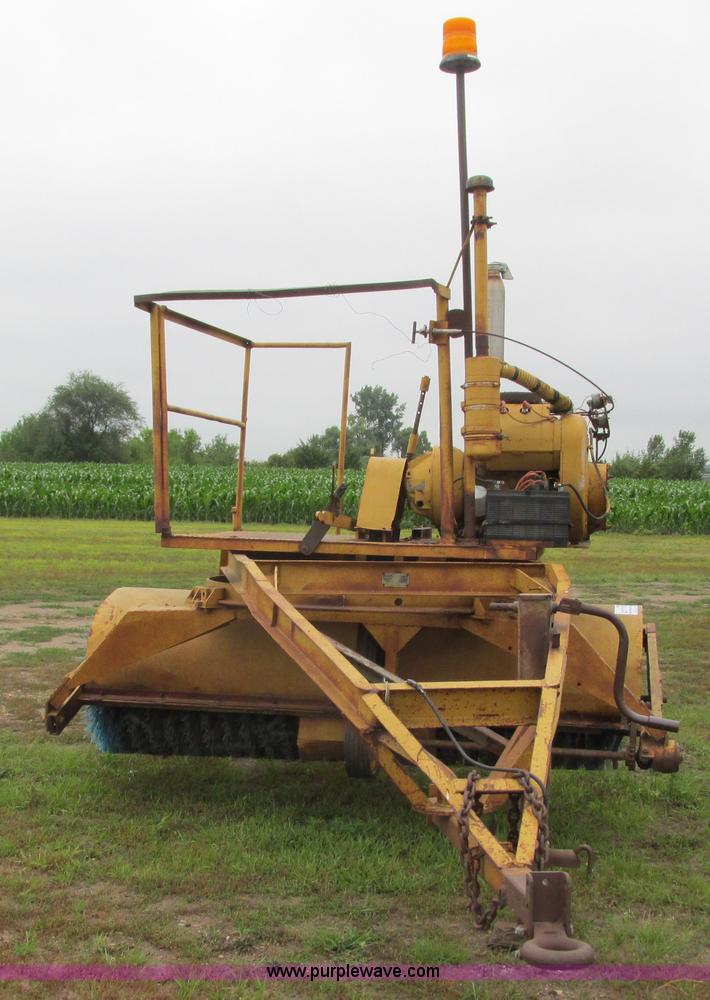image for item K6500 Henke UB-8 broom