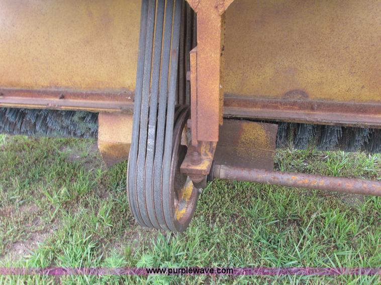 image for item K6500 Henke UB-8 broom