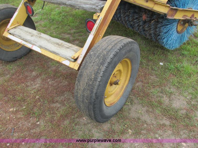 image for item K6500 Henke UB-8 broom