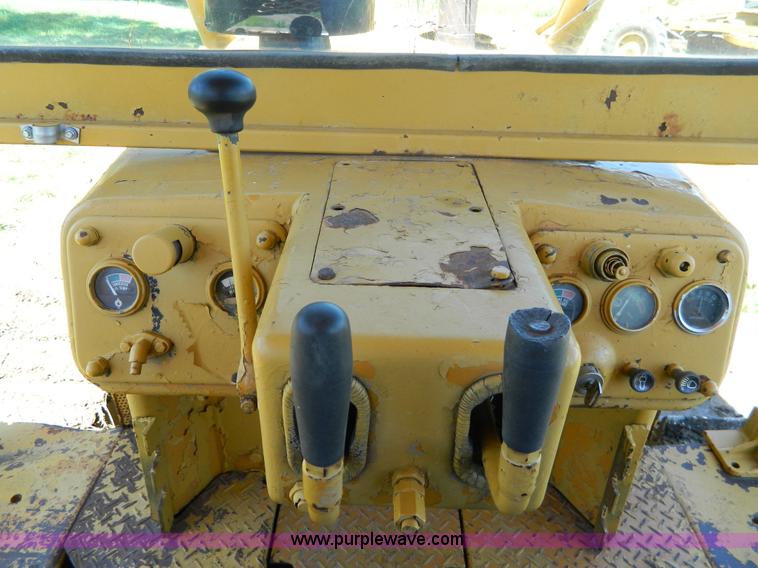 image for item K8146 1978 Komatsu D65P dozer