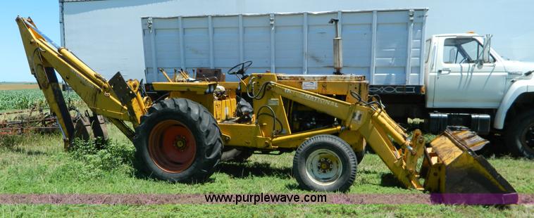image for item K8147 International 3514 backhoe