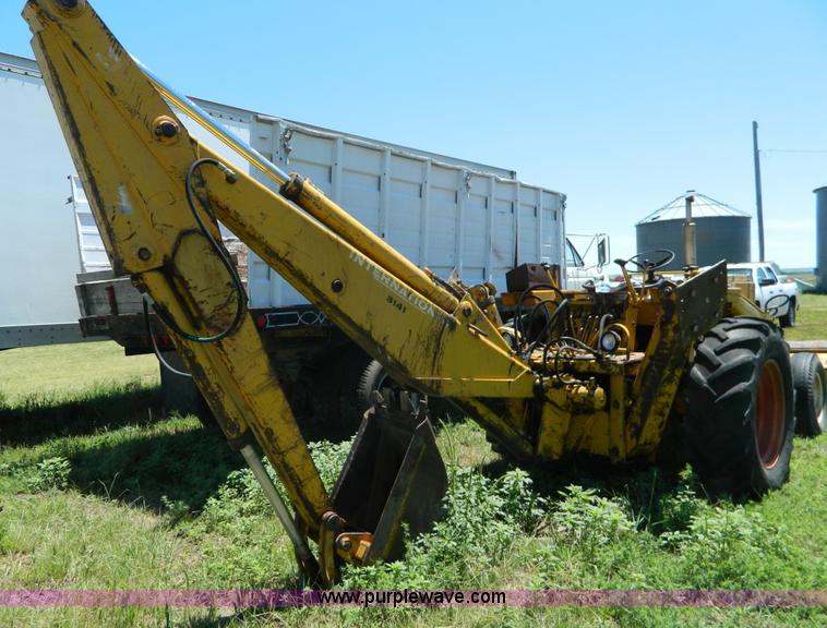 image for item K8147 International 3514 backhoe