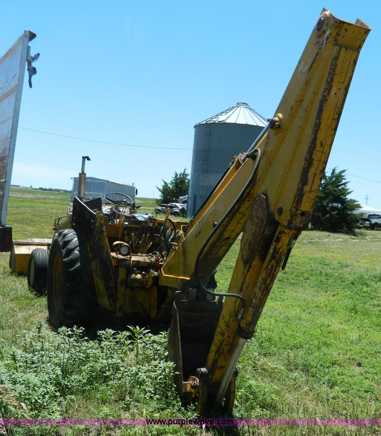 image for item K8147 International 3514 backhoe