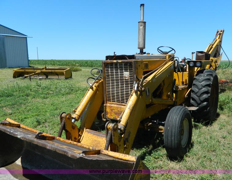 image for item K8147 International 3514 backhoe