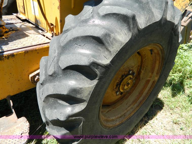 image for item K8147 International 3514 backhoe
