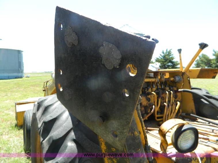 image for item K8147 International 3514 backhoe