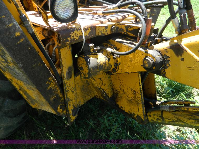 image for item K8147 International 3514 backhoe