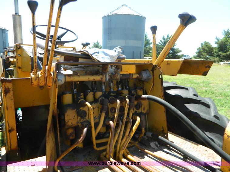 image for item K8147 International 3514 backhoe